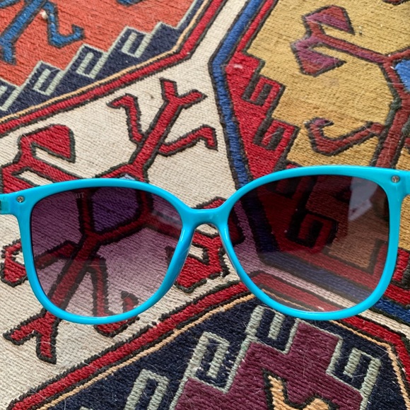 Tiffany & Co. Sunglasses *SOLD ON ANOTHER PLATFORM - Picture 7 of 8